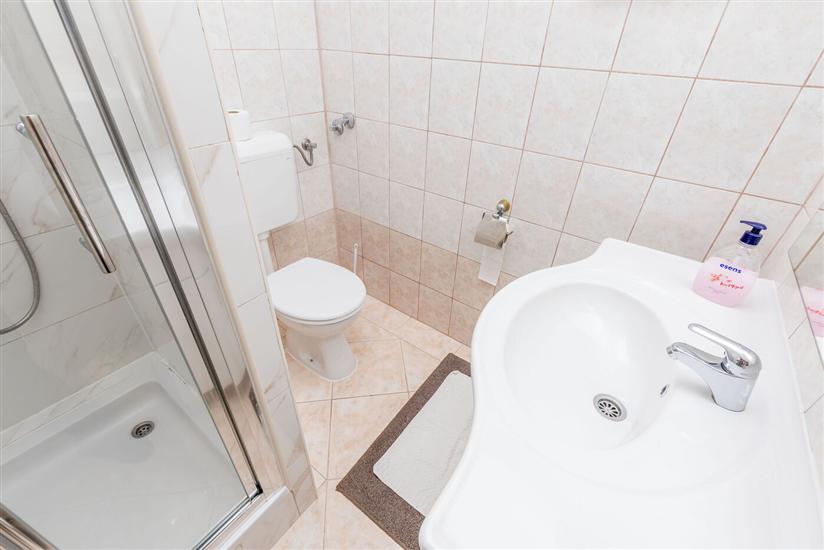 Apartment A6, for 6 persons