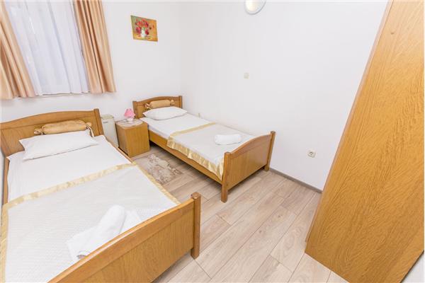 Apartment A11, for 6 persons