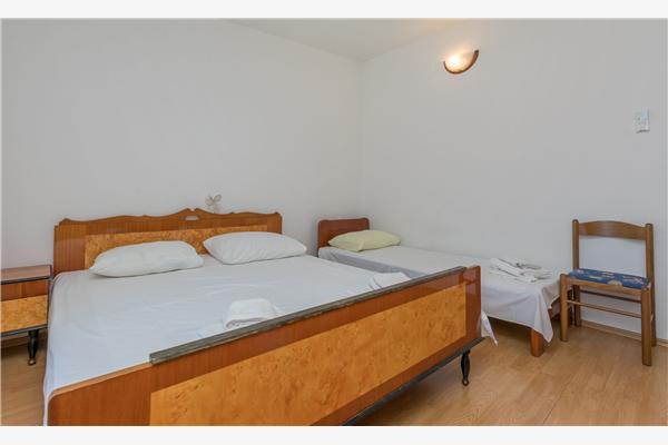 Apartment A5, for 5 persons