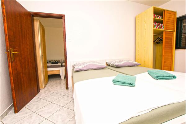 Apartment A1, for 5 persons