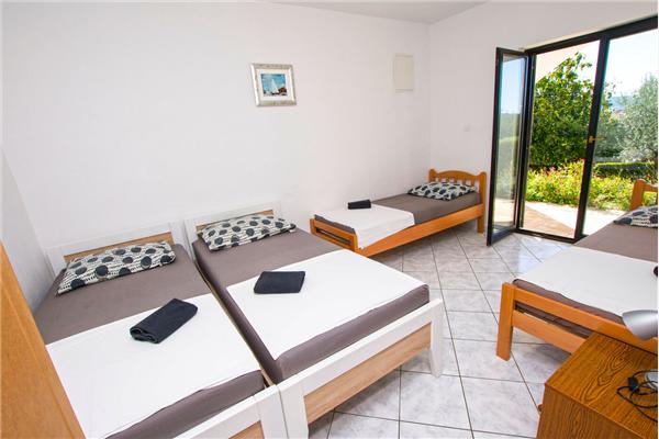 Apartment A1, for 5 persons