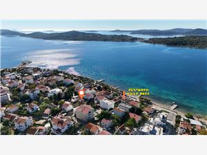 House Garden for two Sibenik Riviera, Size 30.00 m2, Airline distance to the sea 100 m, Airline distance to town centre 400 m