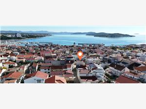 Hiša Brunac with parking Vodice, Kamniti hiši, Kvadratura 72,00 m2, Oddaljenost od centra 150 m