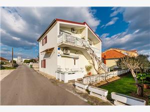 Apartments Papic Vrsi (Zadar), Size 40.00 m2, Airline distance to the sea 200 m, Airline distance to town centre 300 m
