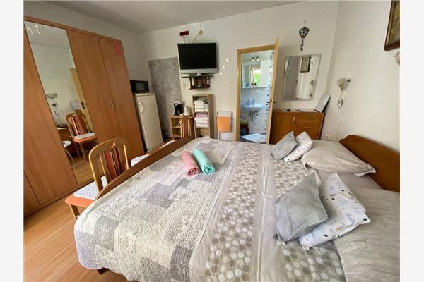 Room S1, for 2 persons