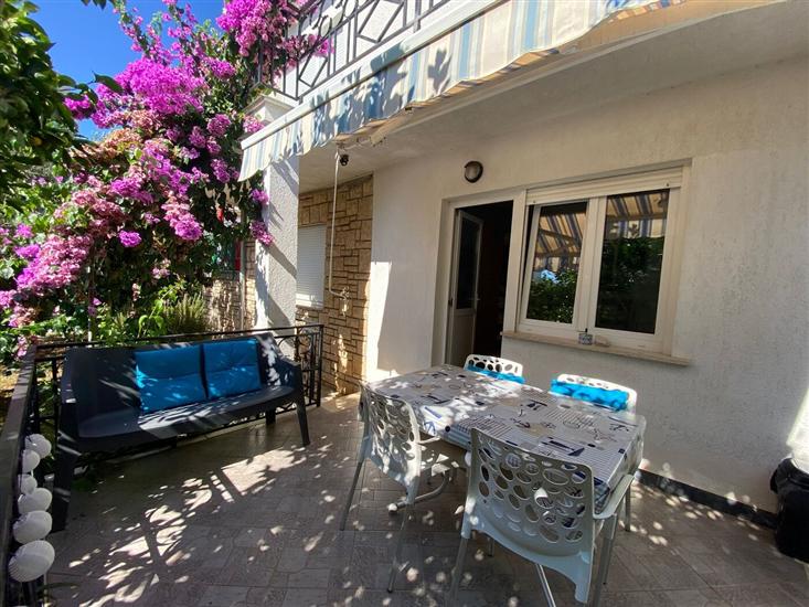 Room S1, for 2 persons