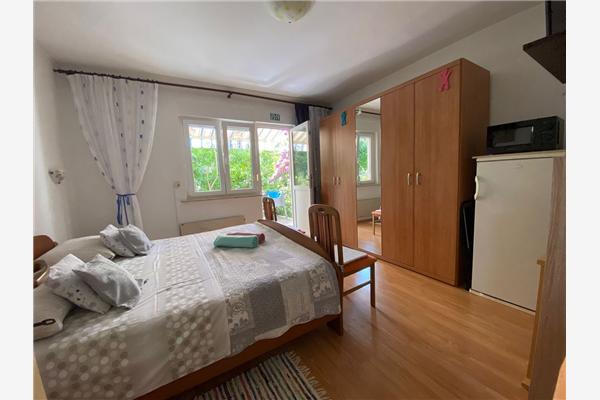 Room S1, for 2 persons