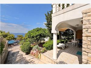 Apartments Djurdja Murter - island Murter, Size 60.00 m2, Airline distance to the sea 20 m