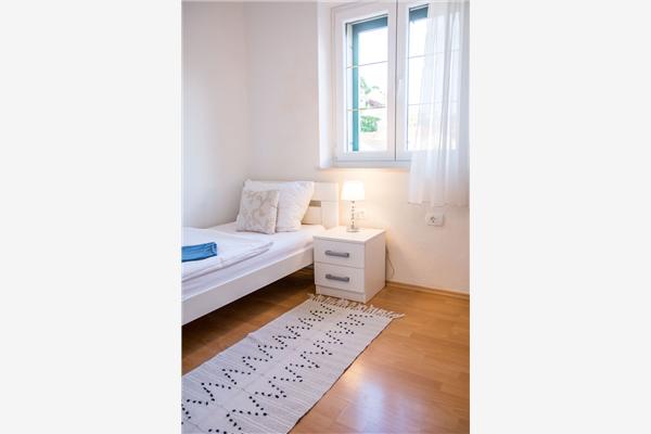 Room S304, for 1 persons