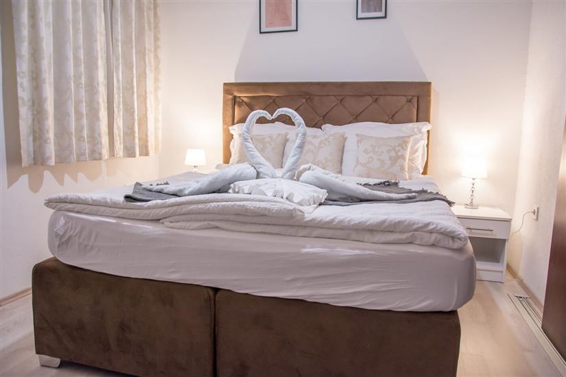 Room S302, for 4 persons