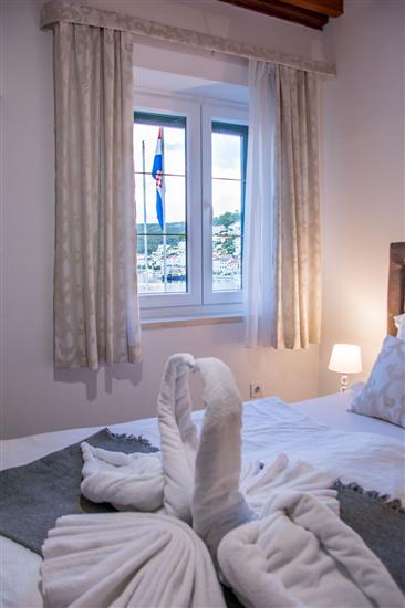 Room S302, for 4 persons