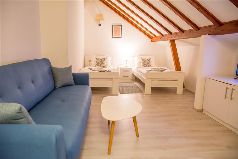 Room S302, for 4 persons