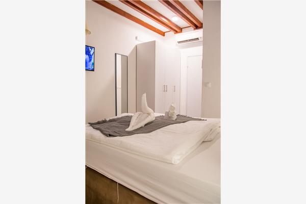 Room S301, for 2 persons