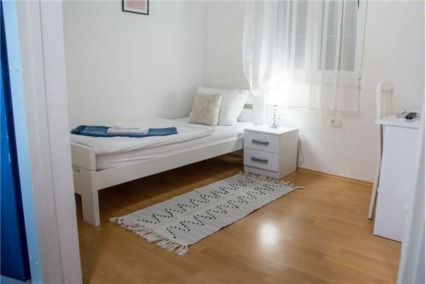 Room S208, for 1 persons