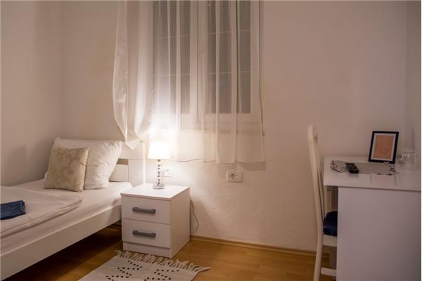 Room S208, for 1 persons