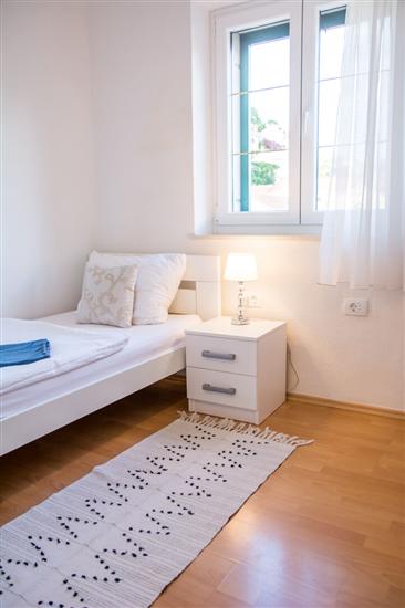 Room S208, for 1 persons