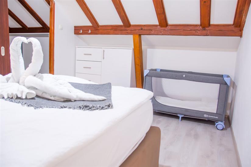 Room S204, for 4 persons