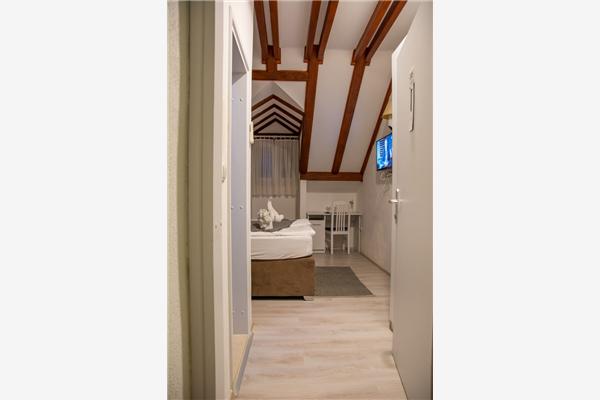 Room S202, for 2 persons