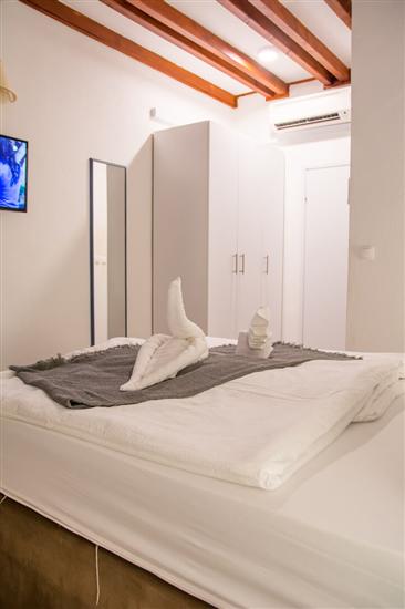 Room S202, for 2 persons