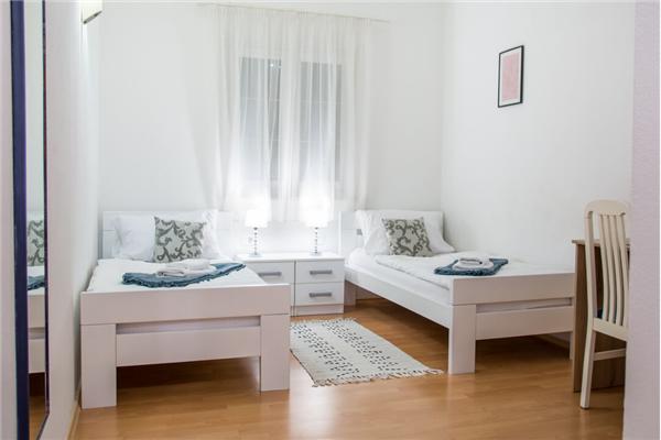 Room S203, for 2 persons