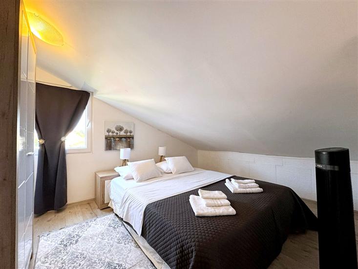 Apartment A1, for 5 persons