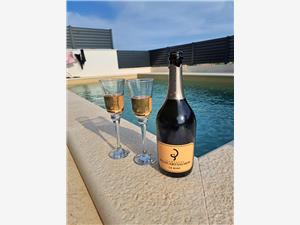 Apartman P&P Family Vodice, Kvadratura 70,00 m2, Smještaj s bazenom