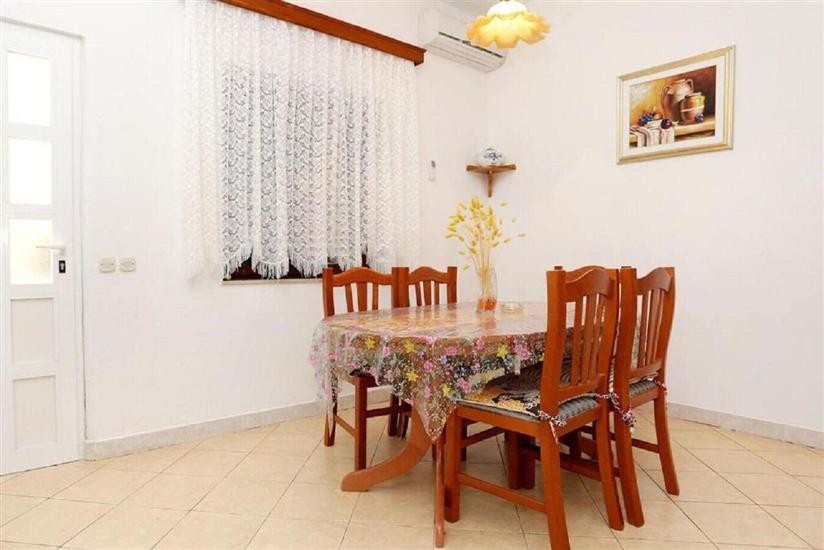 Apartment A1, for 5 persons
