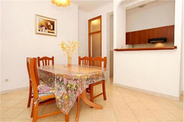Apartment A1, for 5 persons