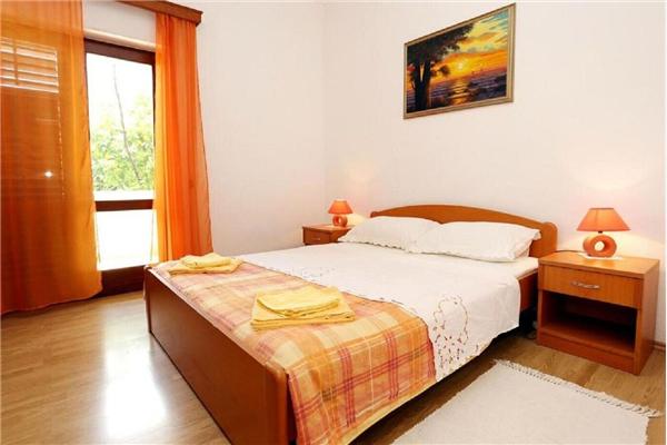 Apartment A1, for 5 persons