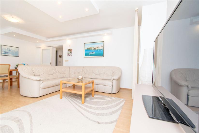 Apartment A2, for 6 persons