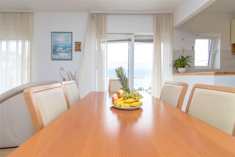 Apartment A2, for 6 persons