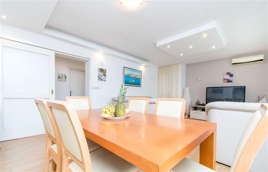 Apartment A2, for 6 persons