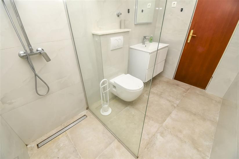 Apartment A1, for 7 persons