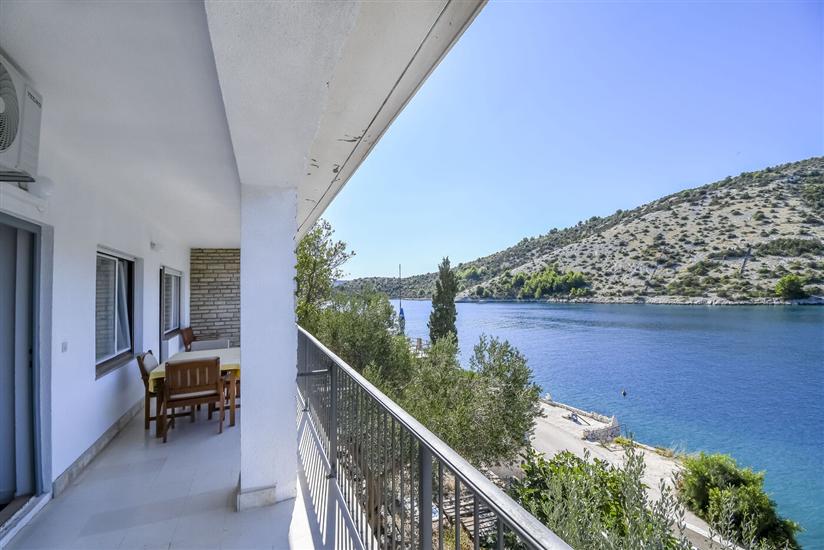 Apartment A1, for 7 persons