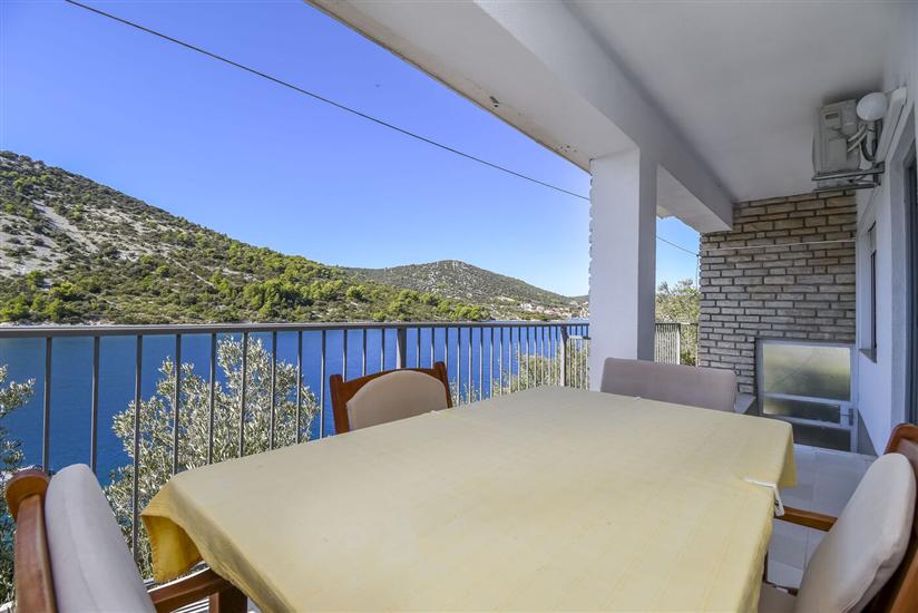 Apartment A1, for 7 persons