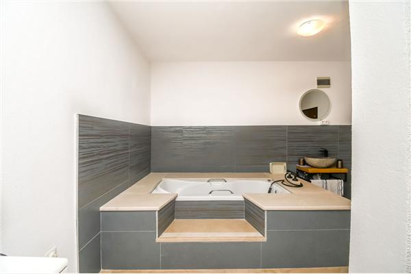 Room S1, for 2 persons