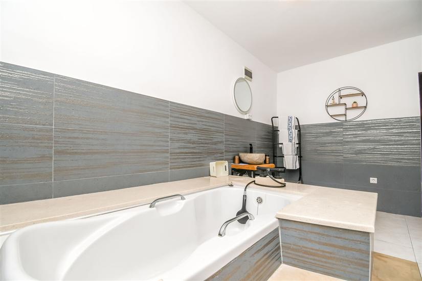 Room S1, for 2 persons