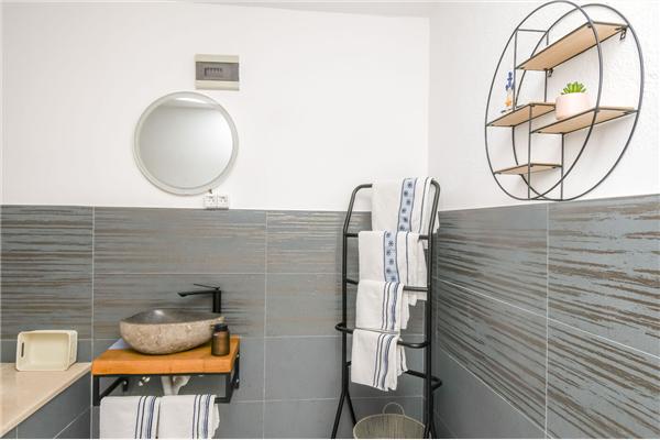 Room S1, for 2 persons