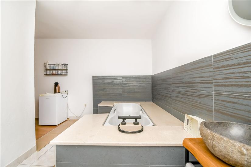 Room S1, for 2 persons