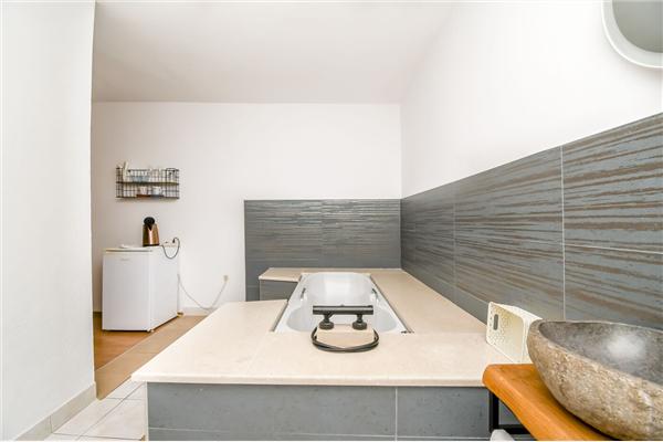 Room S1, for 2 persons