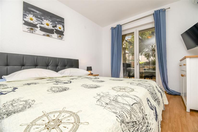 Room S1, for 2 persons