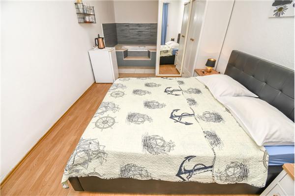 Room S1, for 2 persons