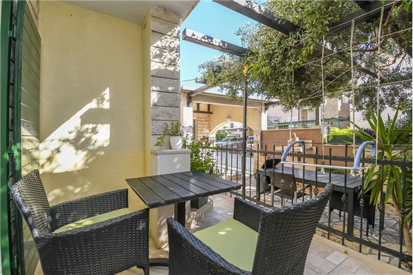 Room S1, for 2 persons