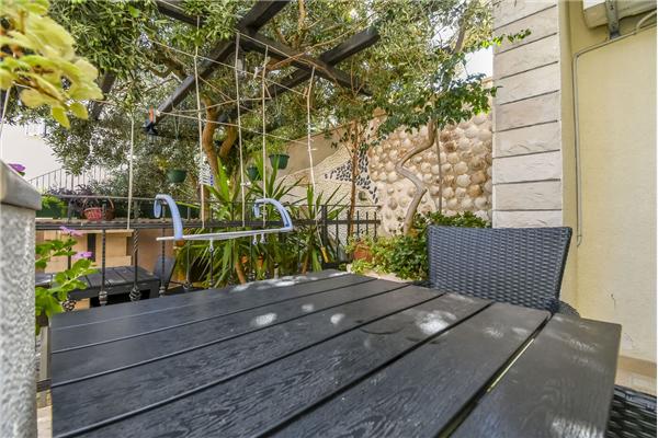 Room S1, for 2 persons