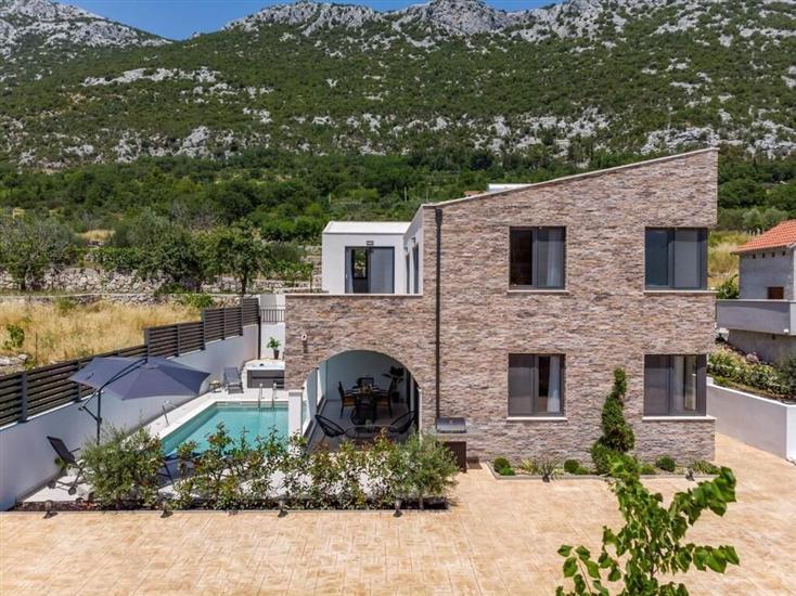 Villa Eden with heated pool