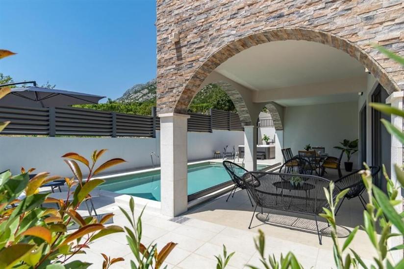 Villa Eden with heated pool