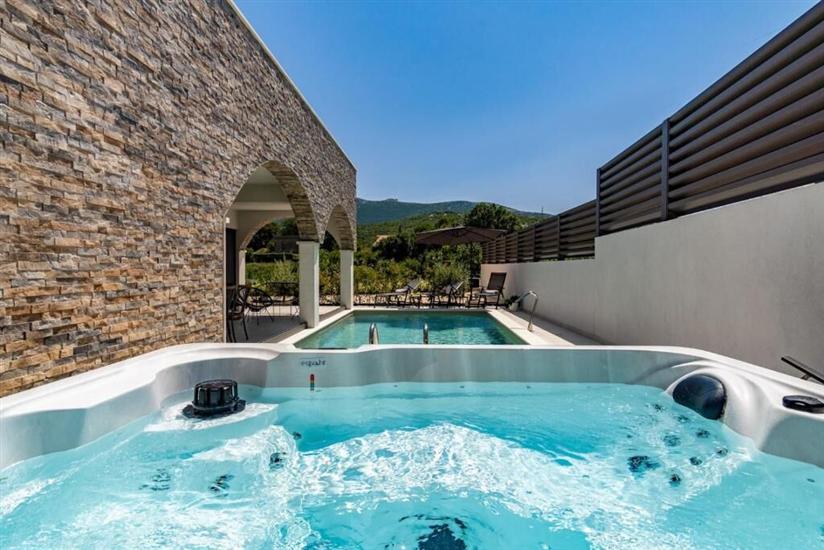Villa Eden with heated pool