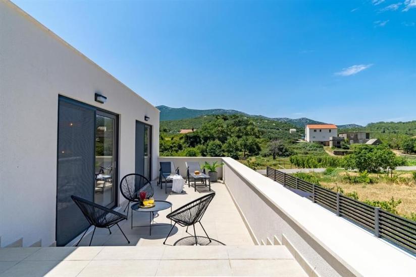 Villa Eden with heated pool