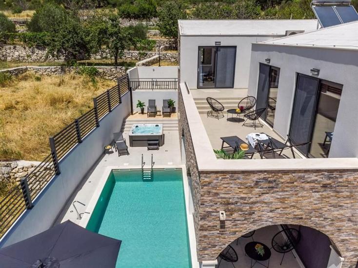 Villa Eden with heated pool