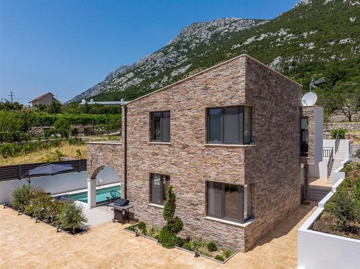 Villa Eden with heated pool